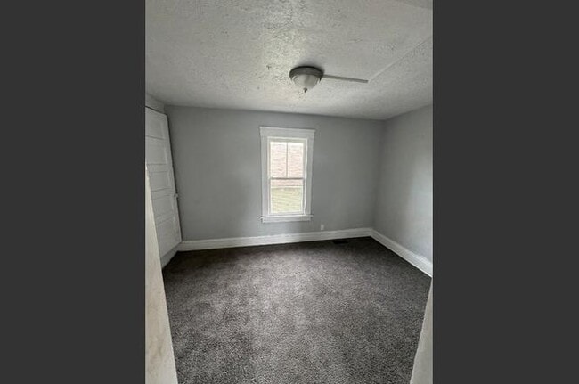 Building Photo - 3124 W 11th Pl