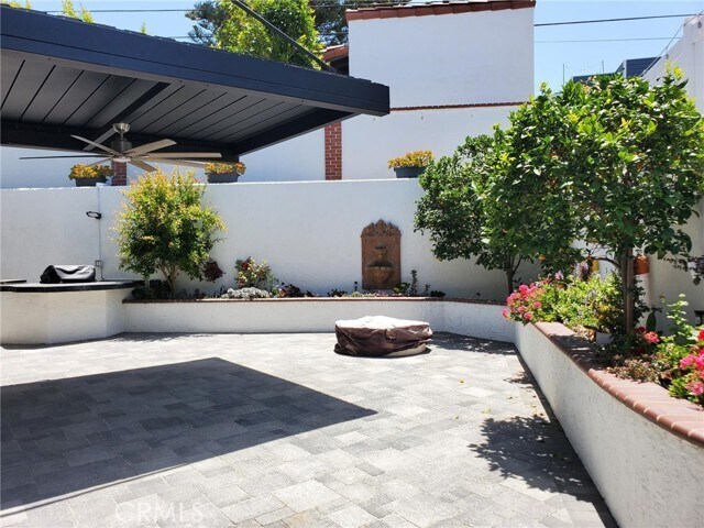 Building Photo - 219 W Escalones