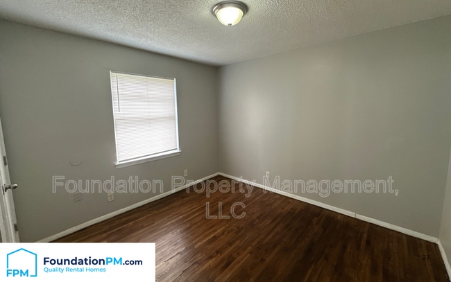 Building Photo - 1645 Kilarney Ave