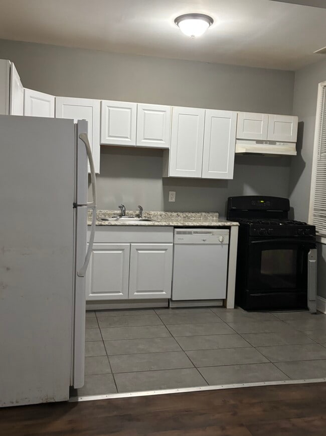 Primary Photo - 61 Allendale St