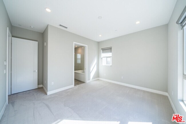 Building Photo - 5837 Village Dr