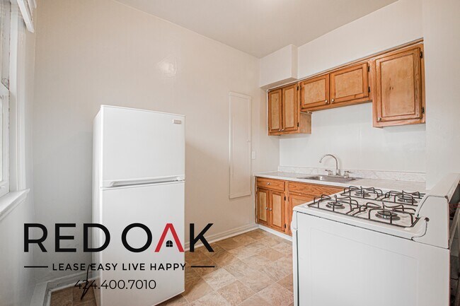 Building Photo - 610 S Kenmore Ave