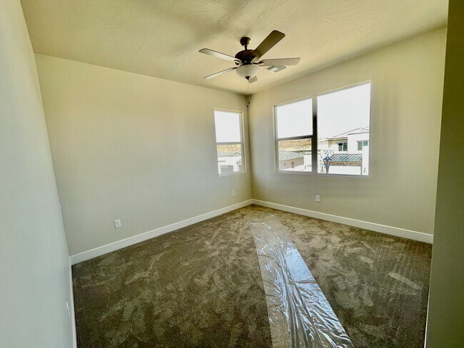 Building Photo - 5-Bedroom home in Desert Canyons