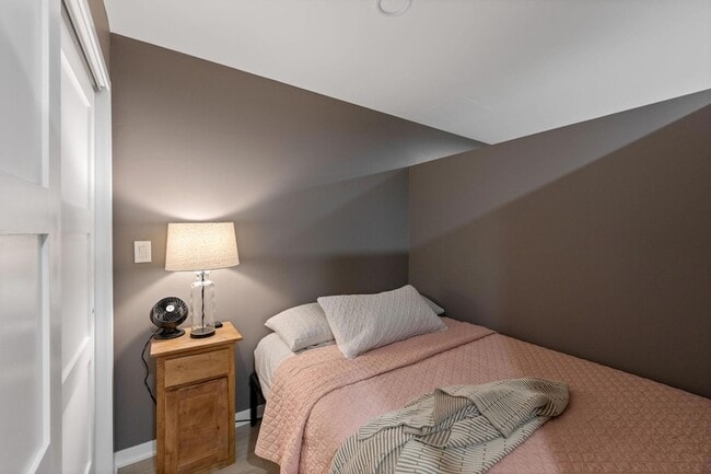 Building Photo - 20 NE 2nd St