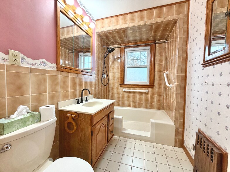 Building Photo - 26-28-28 Howard St