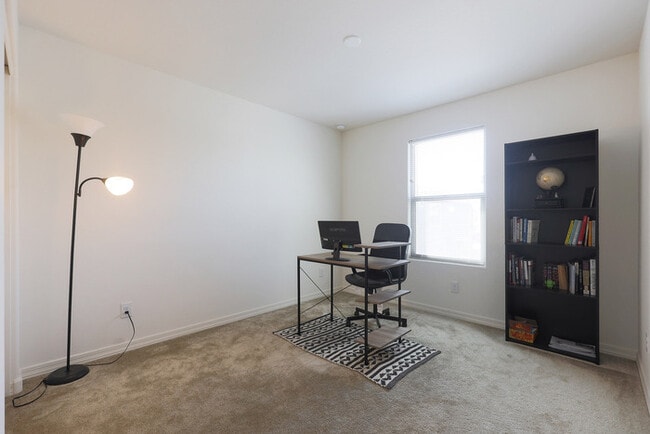 Building Photo - BEAUTIFUL 3 bed + LOFT
