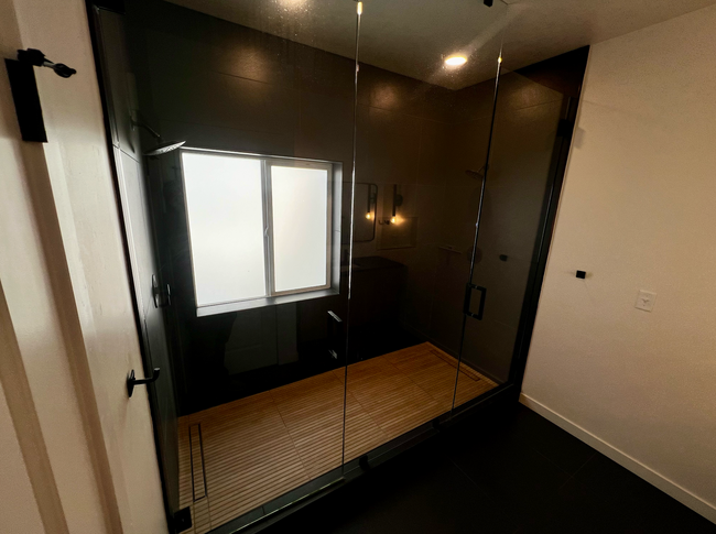 Building Photo - Modern 5 bedroom home for rent in Spanish ...