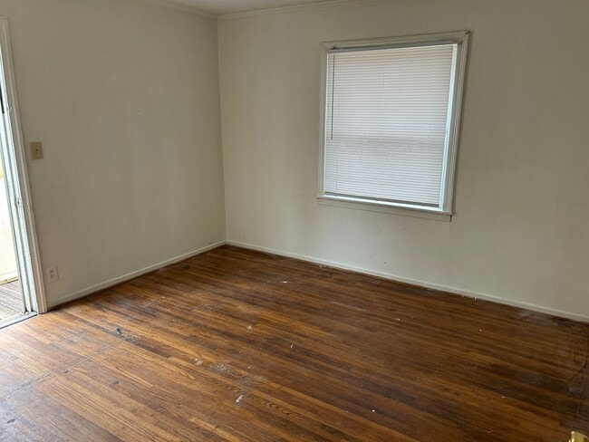 Building Photo - 1005 Nancy Ln SE