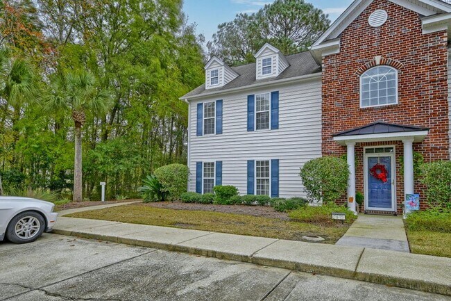 Building Photo - 3 Bedroom, 2.5 Bathroom Townhome in Ellington Woods - Mt Pleasant