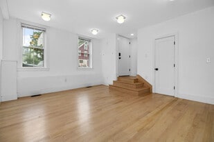 Building Photo - 88 Chelsea St