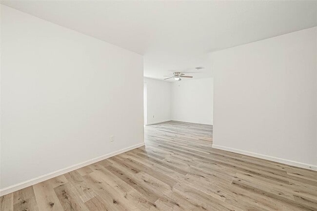 Building Photo - 12122 Fairmeadow Dr