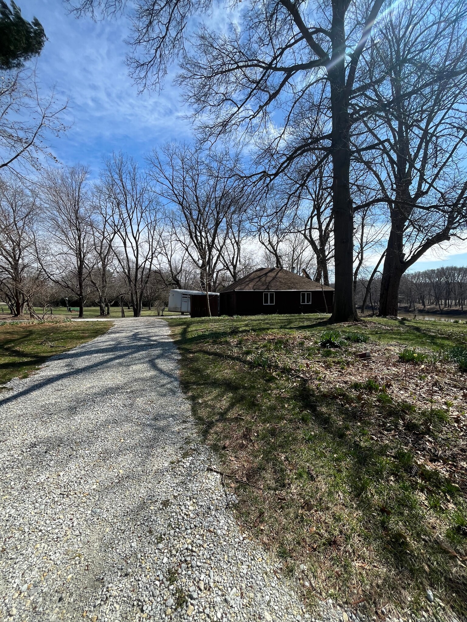 Building Photo - 2645 S River Rd