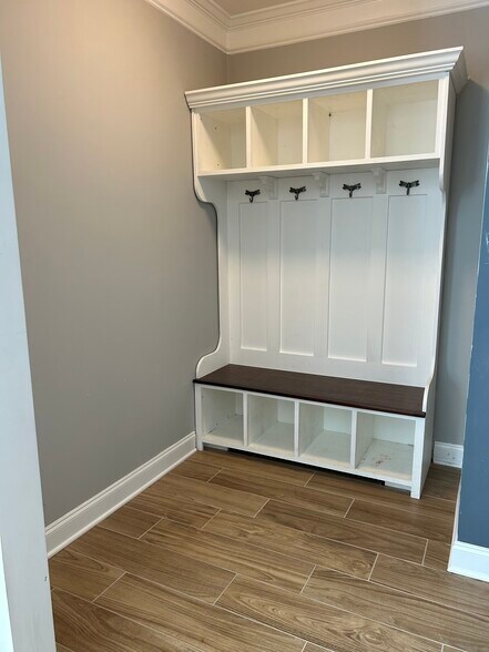 Mud Room with custom cubbies - 14005 Wyncrest Dr