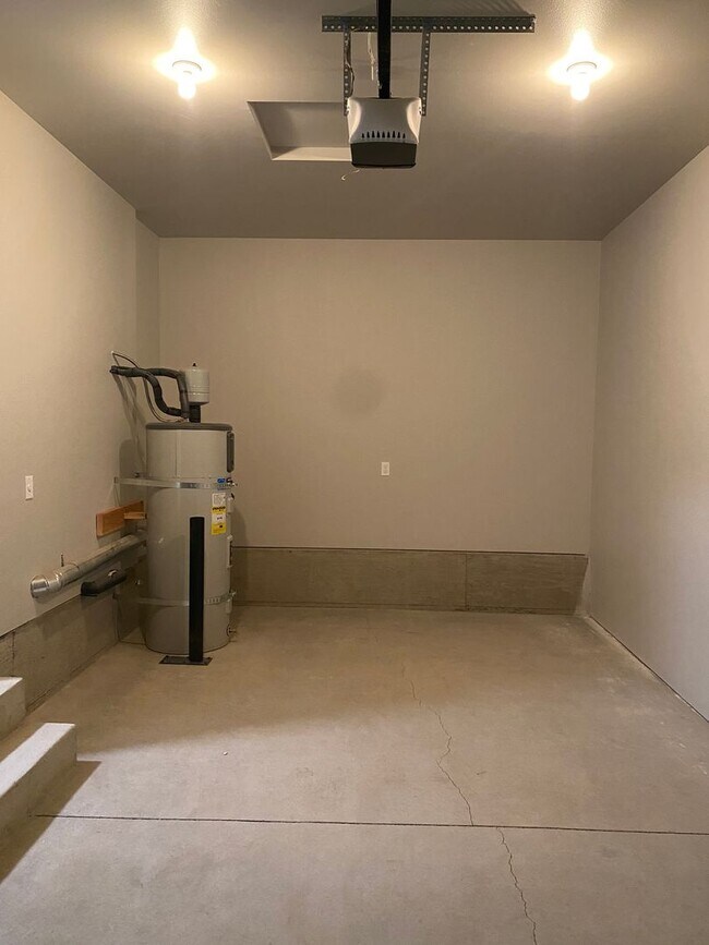 Building Photo - 242 NE College Dr