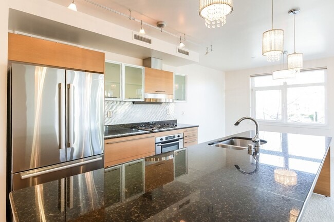 Building Photo - Stunning 2 Bedroom 2 Bath condo, with 2 Parking spots in the heart of vibrant Kirkland for Rent