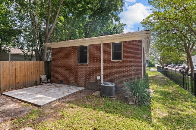 Building Photo - 3301 Marne Ave