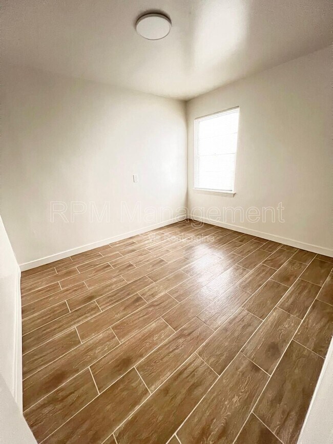 Building Photo - 619 Normandie Ave