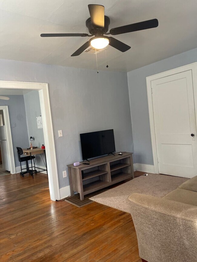 Building Photo - Cozy 1 bed 1 Bath Close to OU Campus