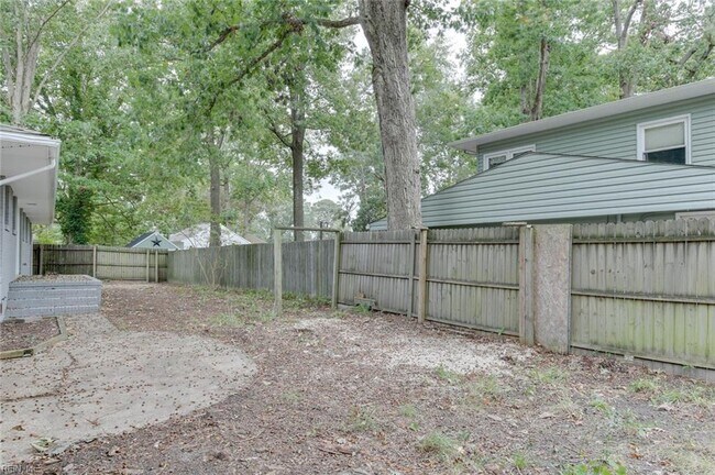 Building Photo - 315 Martha Lee Dr