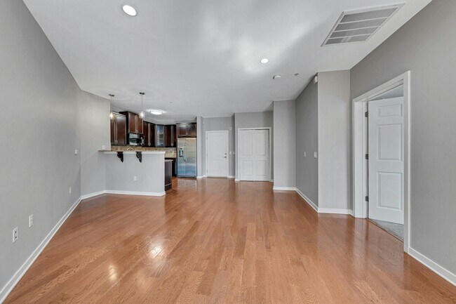 Building Photo - 443 2nd St