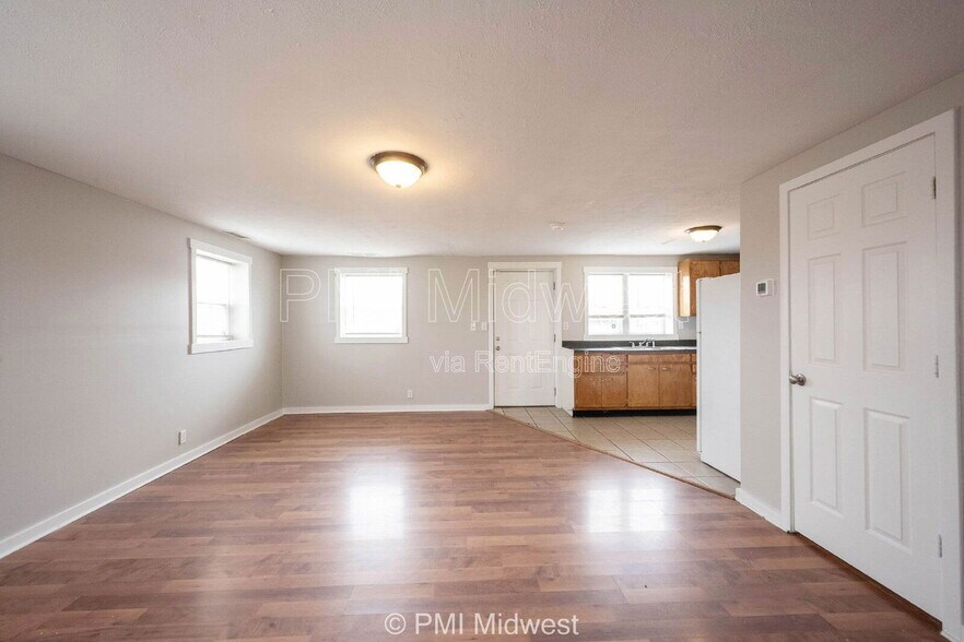 Building Photo - 3125 Clover Dr