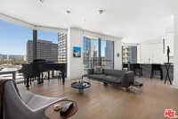 Building Photo - 211 Elm Ct