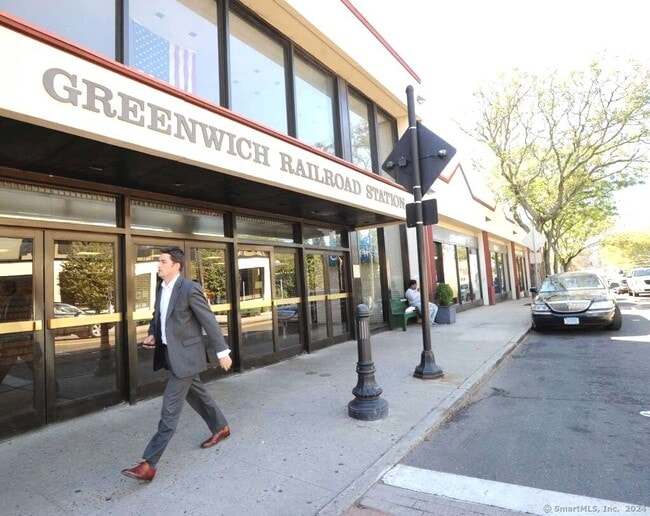 Building Photo - 141 Davis Ave