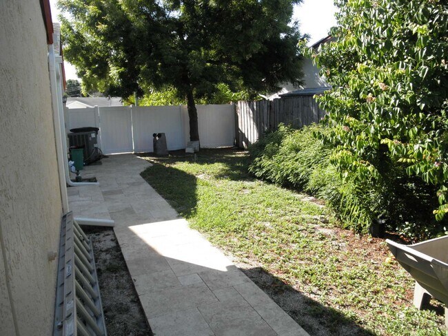 Building Photo - Caldwell Heights In Boca Raton