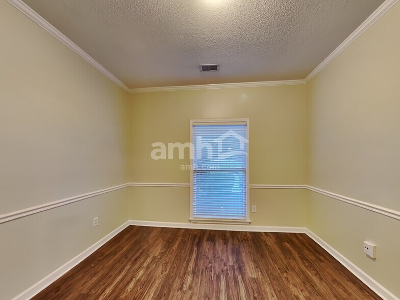 Building Photo - 2713 Country Glade Cv N