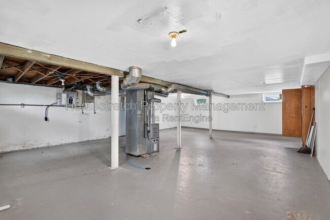 Building Photo - 6006 Cascade Dr