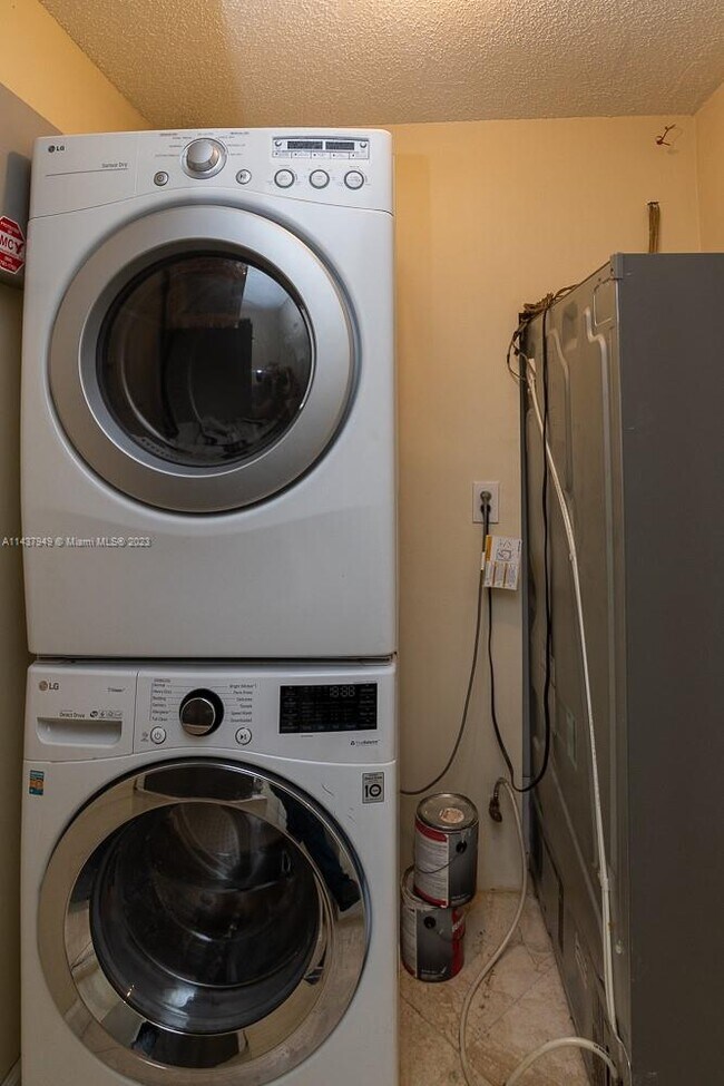 Building Photo - 76 Isle of Venice Dr