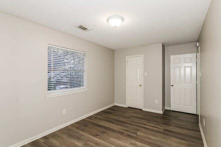 Building Photo - 6803 Hedgewick Dr