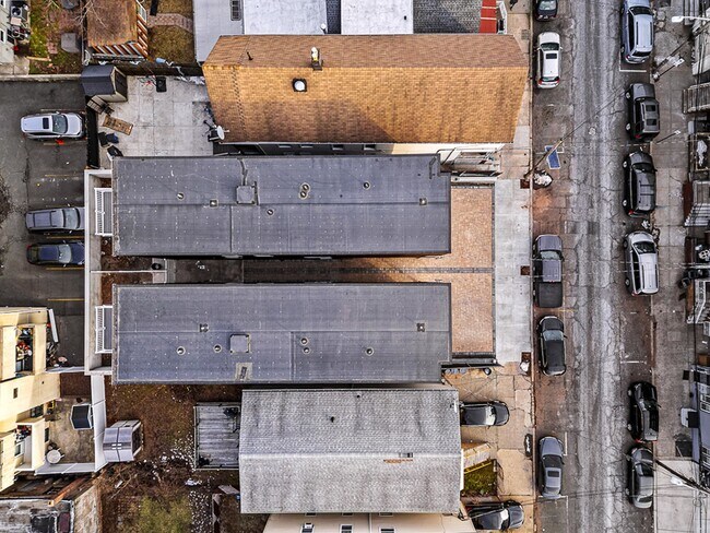 Building Photo - 43 W 19th St