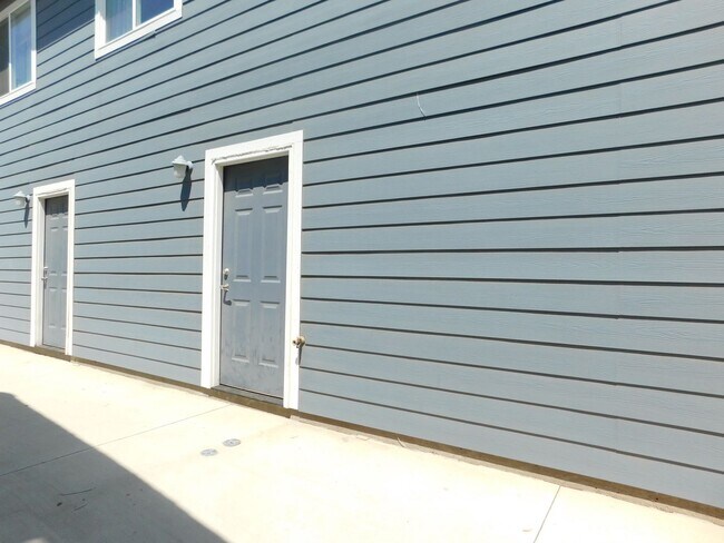 Building Photo - 1318 Bunting Ave