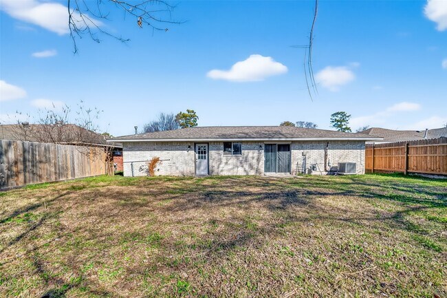 Building Photo - 4511 Bayou Vista Dr