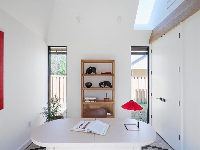 Building Photo - 1000 Gullett St
