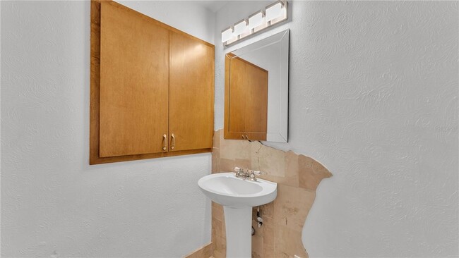 Building Photo - 2128 Sycamore Dr