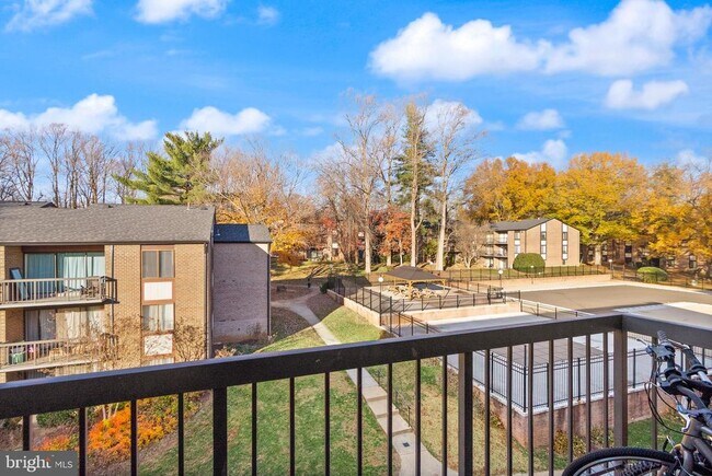 Building Photo - 9728 Kingsbridge Dr