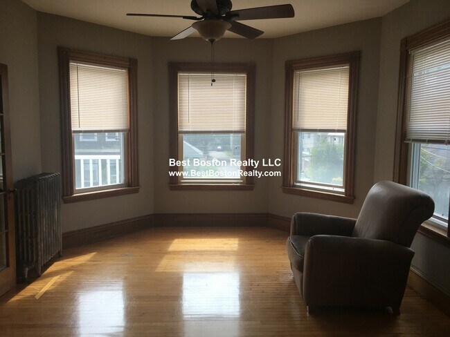 Building Photo - 26 Marathon St