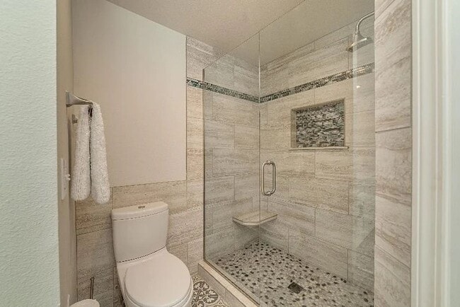 Building Photo - Beautiful Custom Home