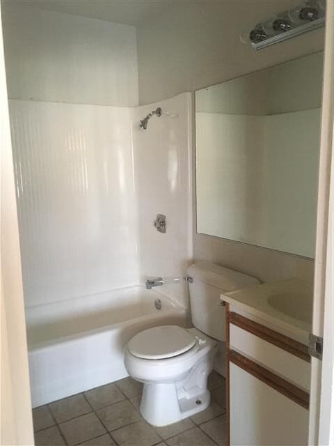 Building Photo - Gated Upstairs 2BD/2BA Condo, 2 Gated Rese...