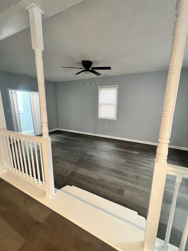 Building Photo - Charming Single-Family Home with Fenced in Backyard!