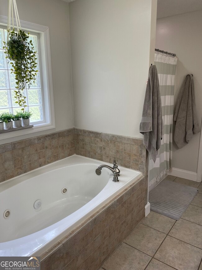 Building Photo - 453 Saddlebrook Trail