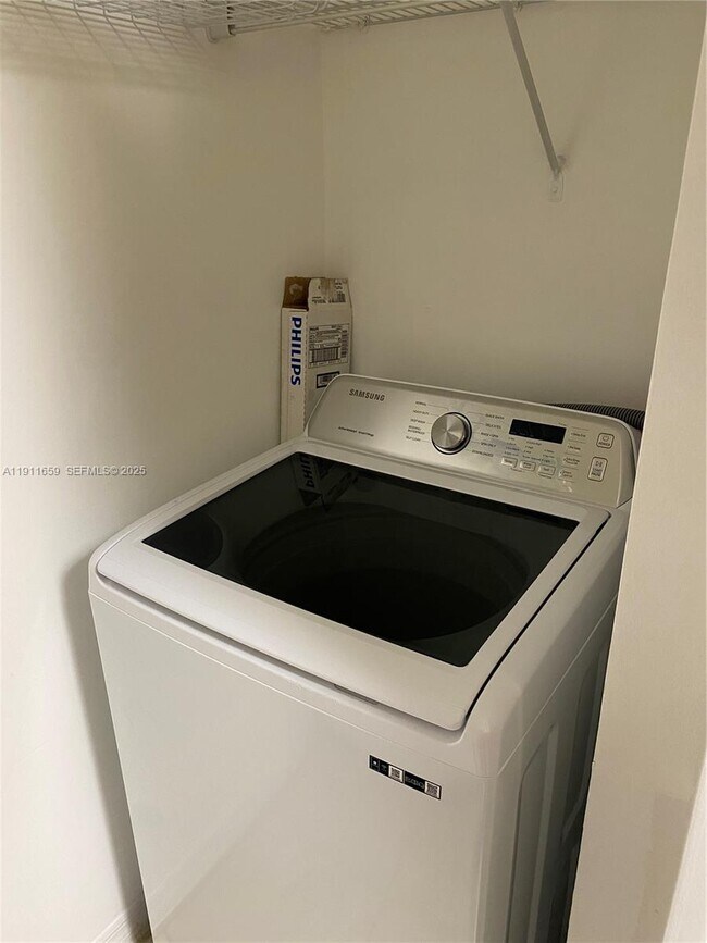 Building Photo - 919 SW 143rd Terrace