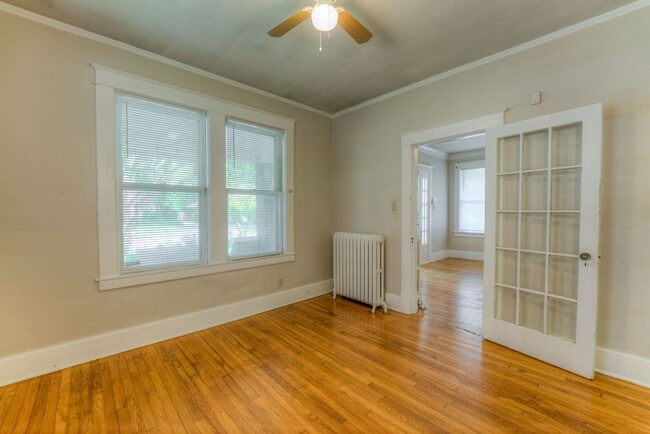 Building Photo - Charming 5BR/2.5BA Brick Bungalow in Vollintine-Evergreen