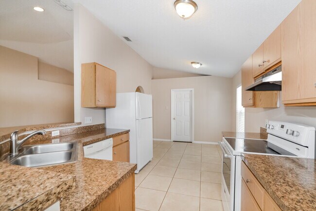 Building Photo - 16041 Wilkinson Dr