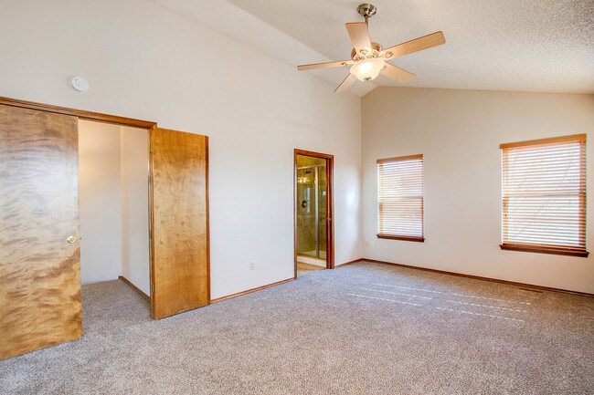 Building Photo - Spacious 4BR Home in Gleneagle!!!