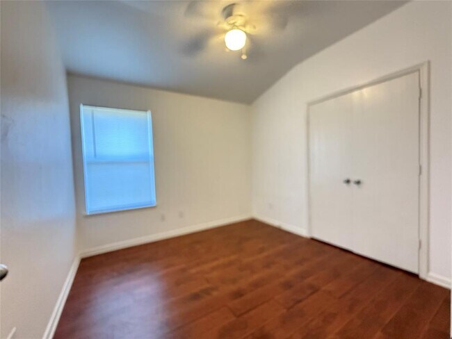 Building Photo - 522 Cedar Branch Dr