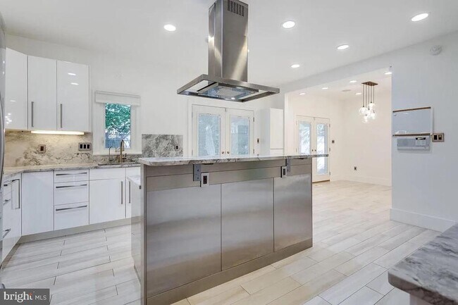 Building Photo - 4611 Charleston Terrace NW