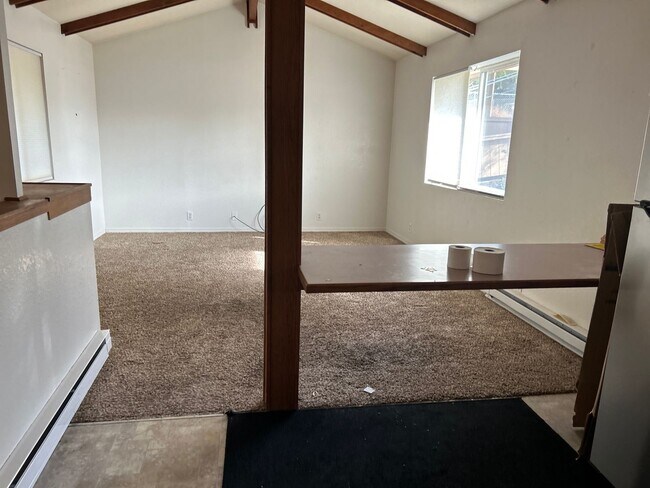 Building Photo - 365 NE Loper Ave